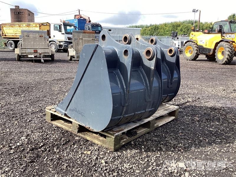  Quantity of (3) Digging Excavator Bucket Buckets