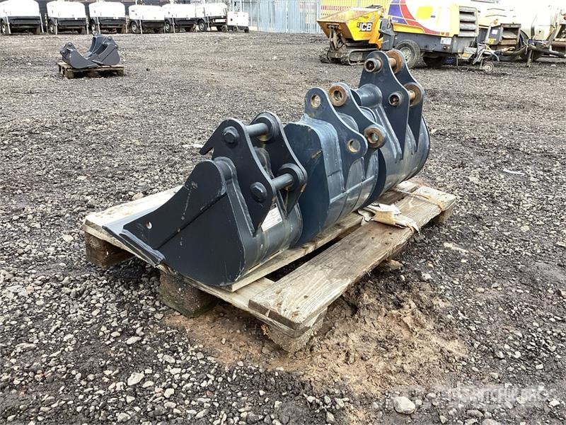  Quantity of (3) Digging Excavator Bucket Buckets