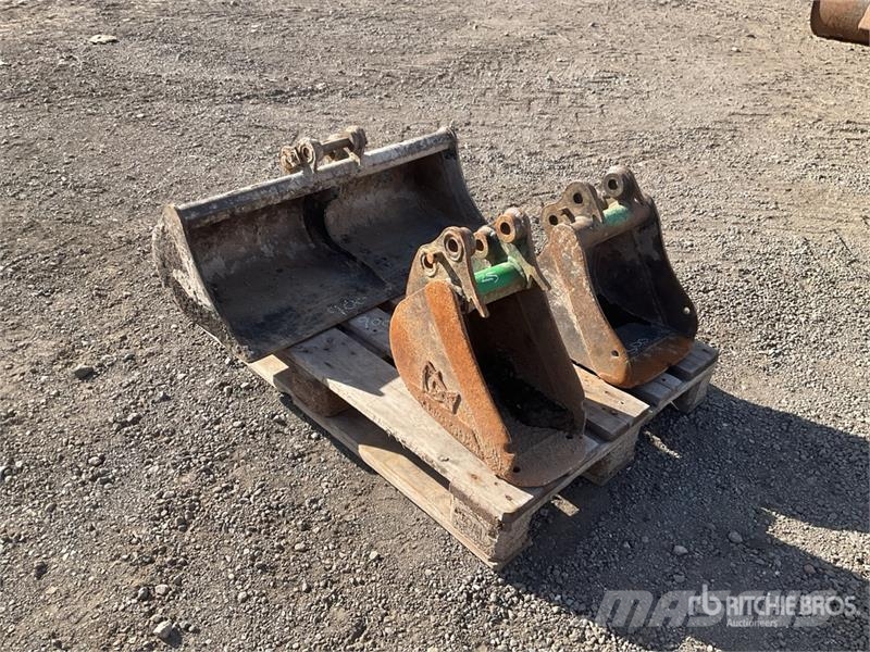 Quantity of (3) Digging 900mm,300mm,250mm Excavato Buckets