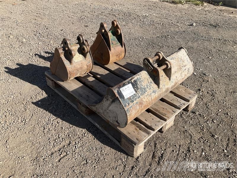 Quantity of (3) Digging 900mm,300mm,250mm Excavato Buckets