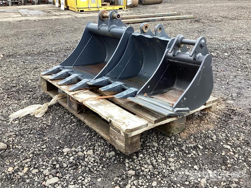  Quantity of (3) Digging Excavator Bucket Buckets