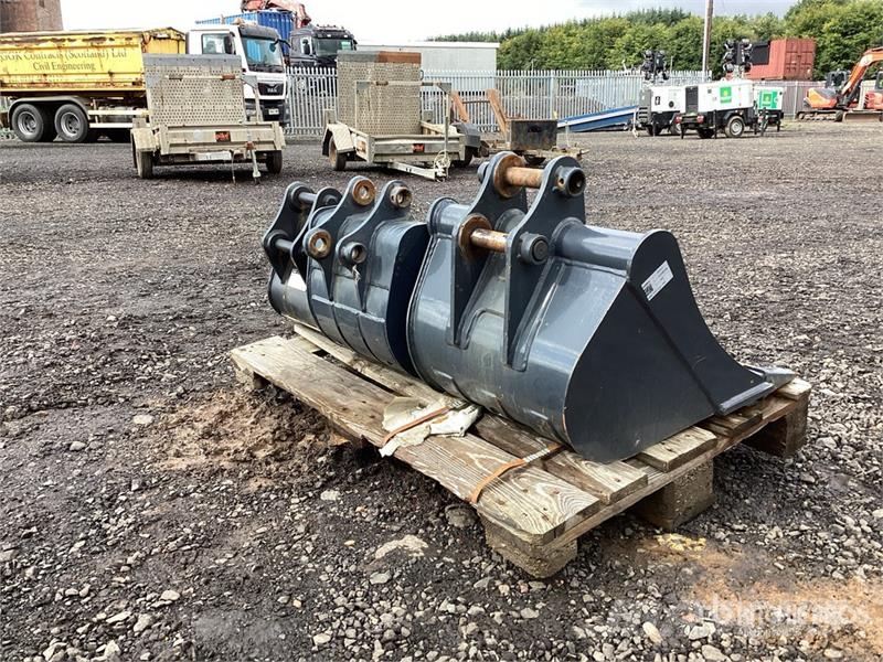  Quantity of (3) Digging Excavator Bucket Buckets