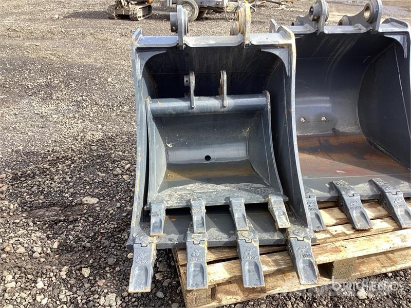  Quantity of (3) Digging Excavator Bucket Buckets