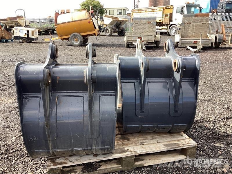  Quantity of (3) Digging Excavator Bucket Buckets