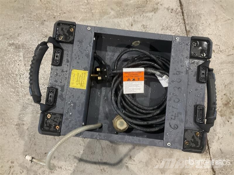 Quantity of (3) Dri-Eaz The Cube Dehumidifier Andere Zubehörteile