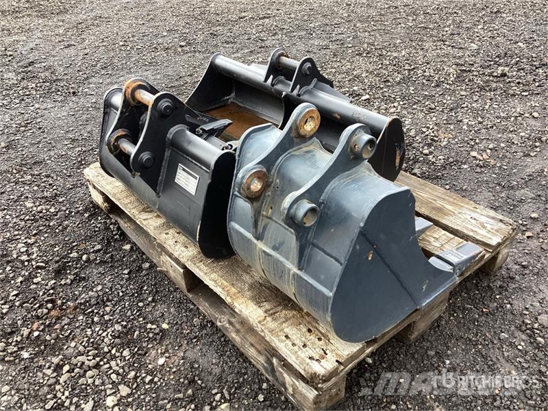 Quantity of (3) Excavator Bucket Buckets