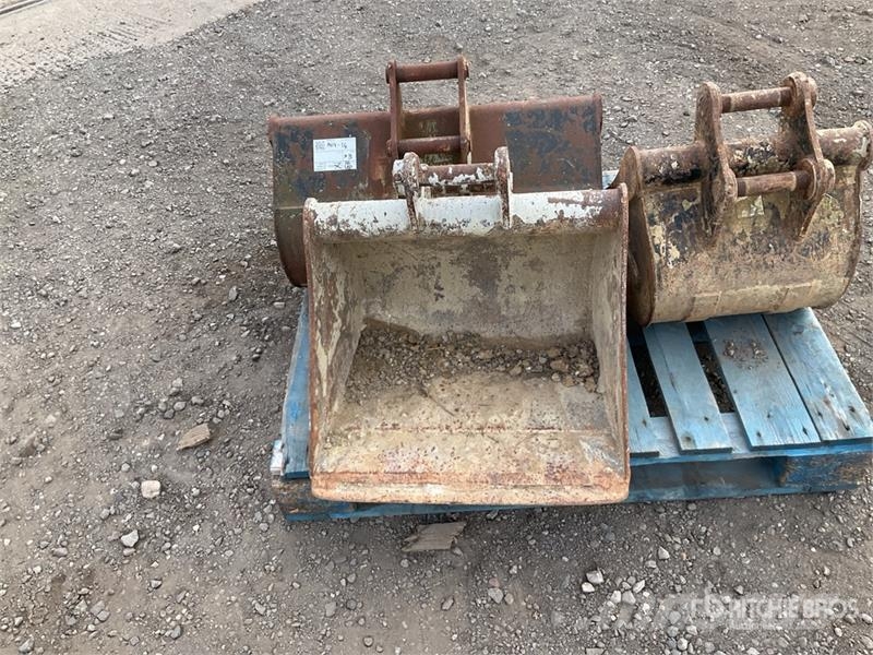  Quantity of (3) Excavator Bucket دلاء