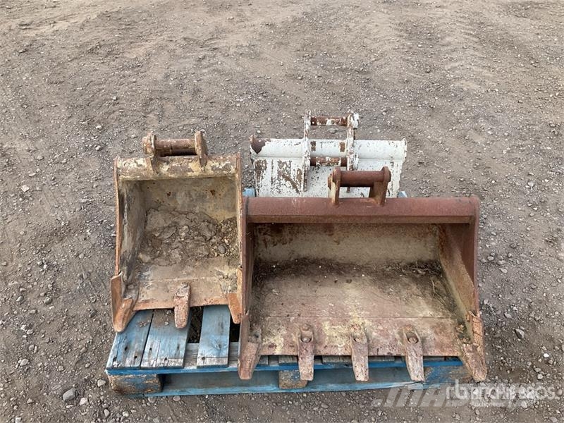  Quantity of (3) Excavator Bucket دلاء