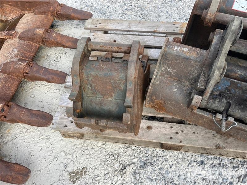 Quantity of (3) Excavator Bucket Žlice
