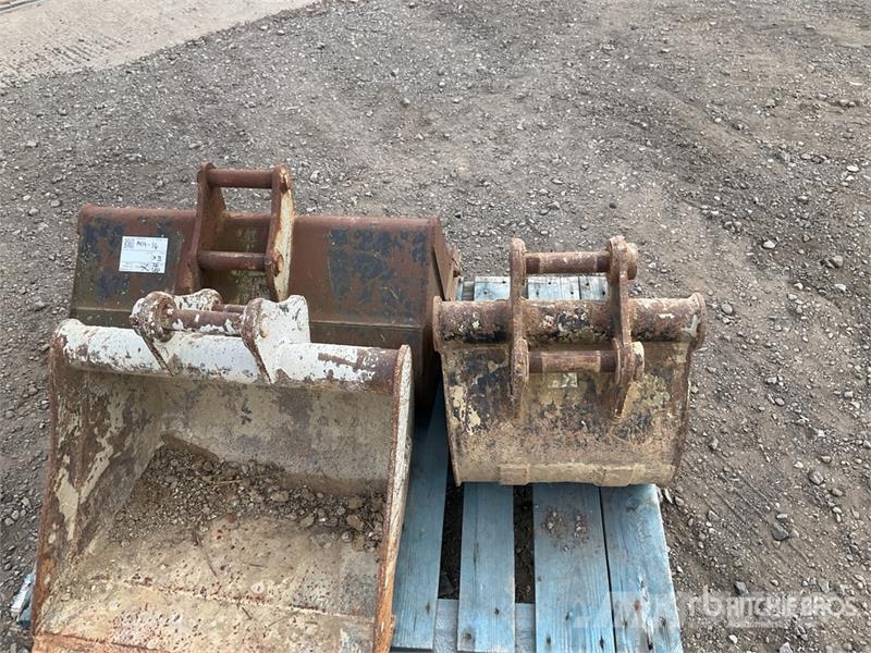  Quantity of (3) Excavator Bucket دلاء