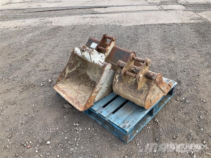  Quantity of (3) Excavator Bucket دلاء