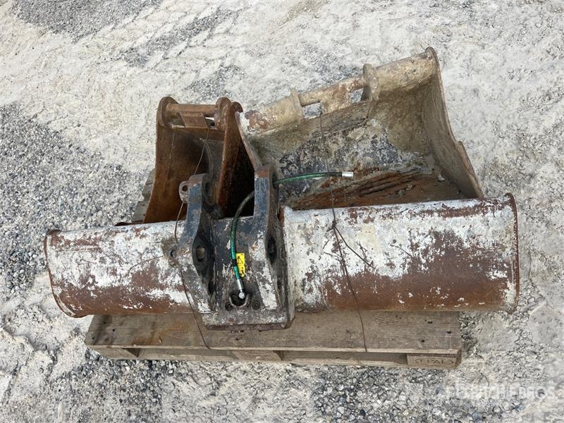  Quantity of (3) Excavator Bucket Žlice