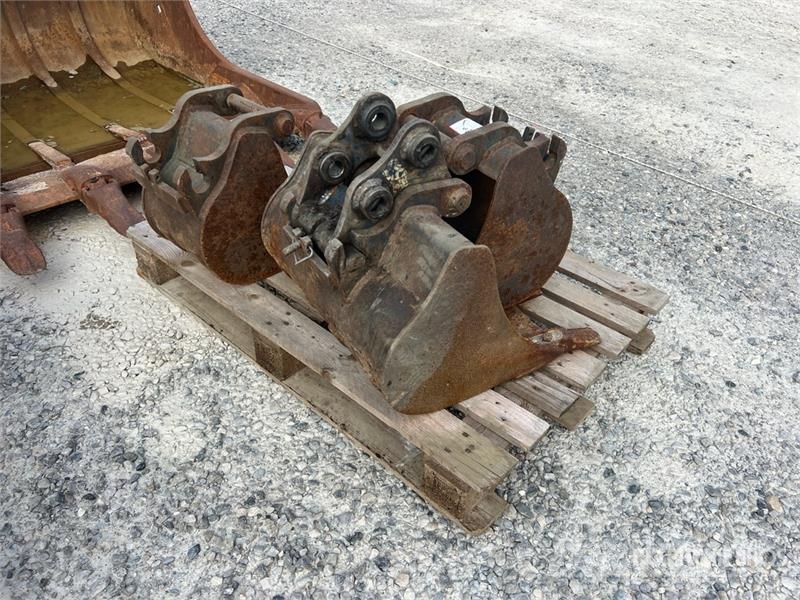 Quantity of (3) Excavator Bucket Žlice