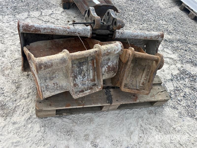  Quantity of (3) Excavator Bucket Žlice