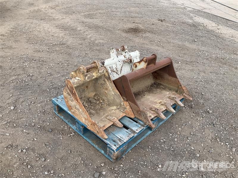  Quantity of (3) Excavator Bucket دلاء