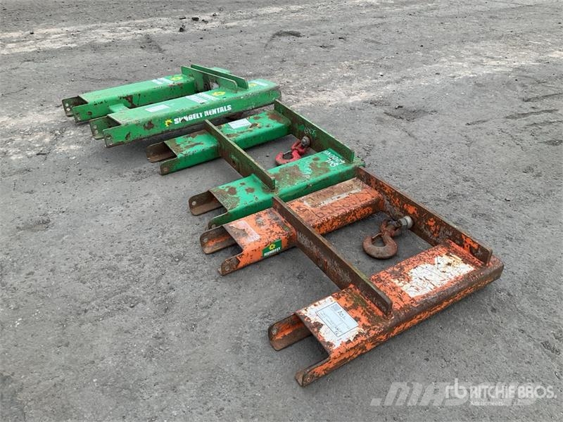 Quantity of (3) Fork Attachment Fourche