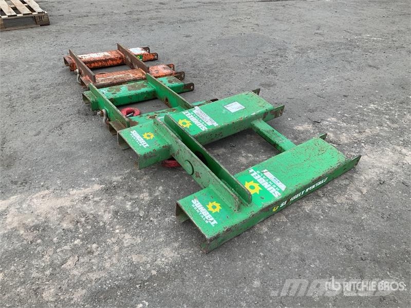 Quantity of (3) Fork Attachment Fourche
