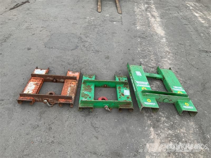 Quantity of (3) Fork Attachment Fourche