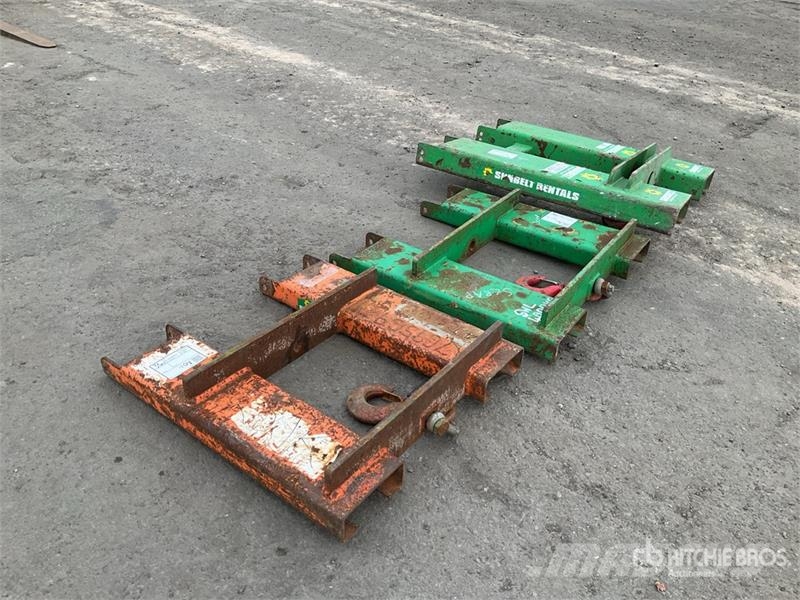 Quantity of (3) Fork Attachment Fourche