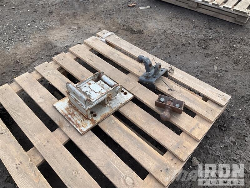 Quantity of (3) Hitch Agriculture - Others