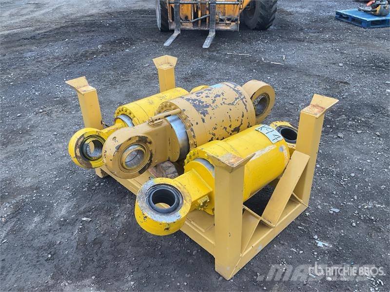 Quantity of (3) Hydraulic Parts Hidráulicos