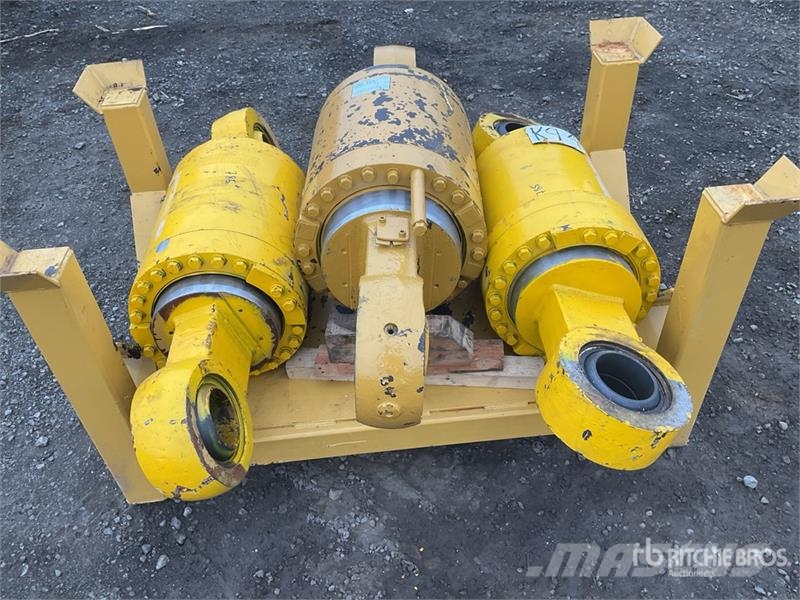 Quantity of (3) Hydraulic Parts Hidráulicos