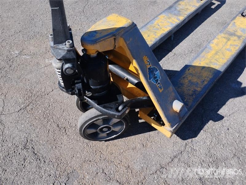  Quantity of (3) Pallet Jack Ръчно водими