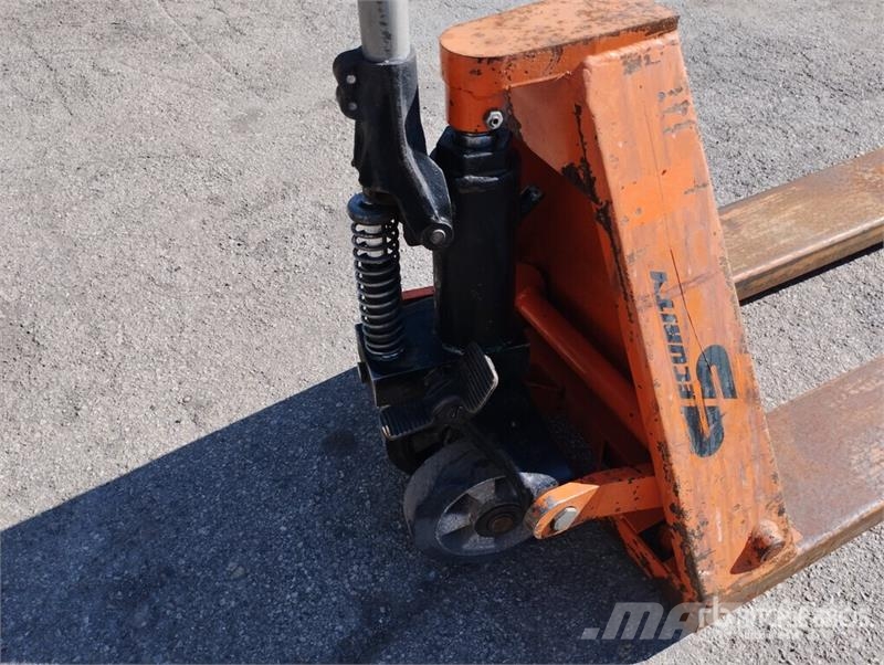  Quantity of (3) Pallet Jack Ръчно водими