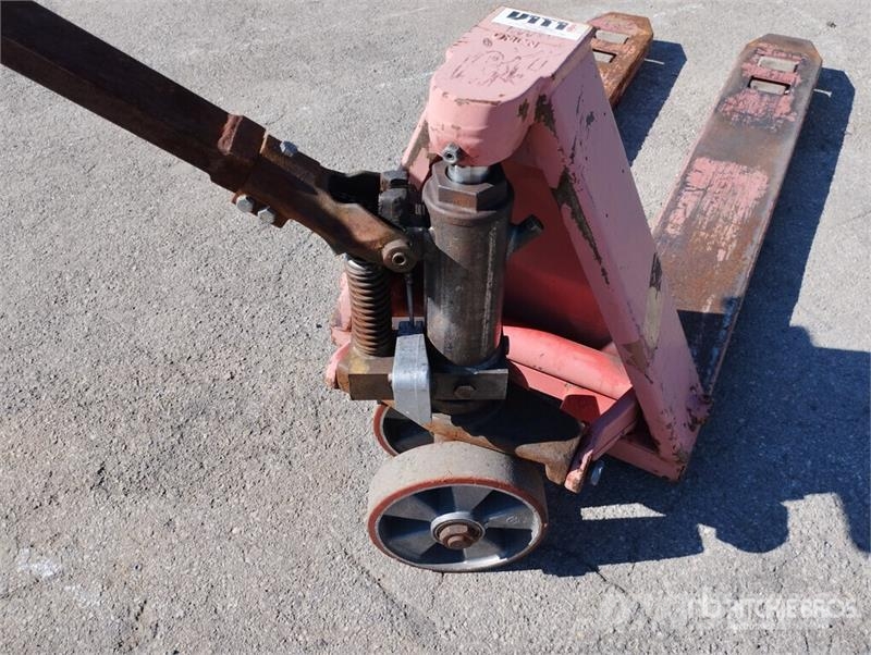  Quantity of (3) Pallet Jack Ръчно водими