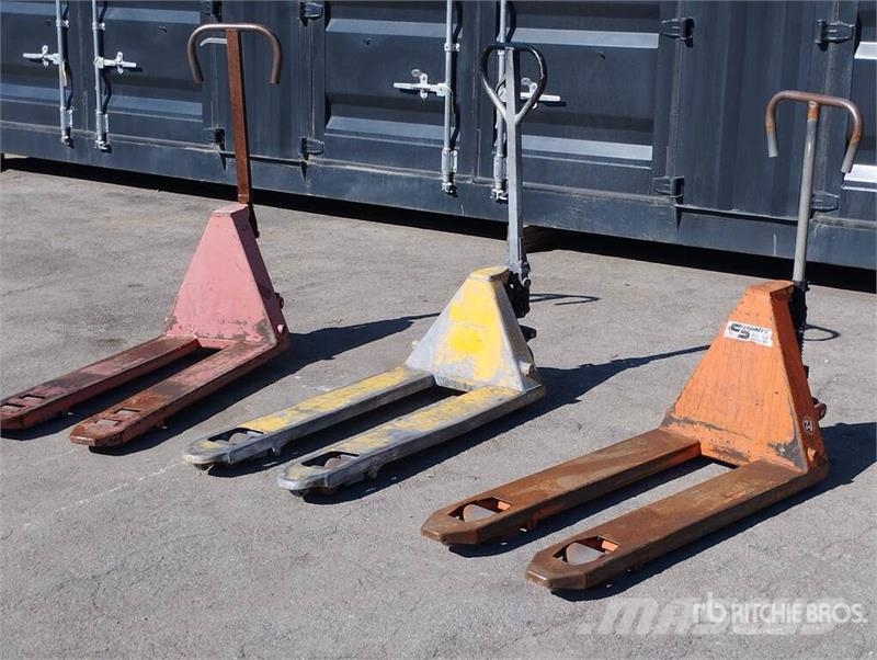  Quantity of (3) Pallet Jack Ръчно водими
