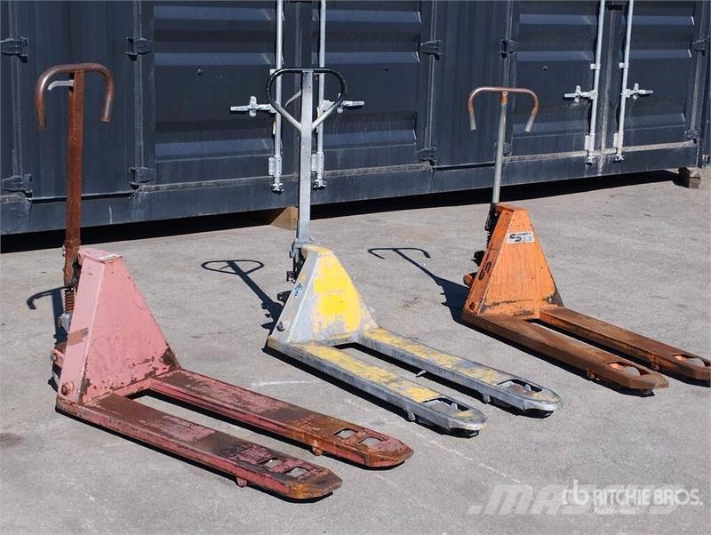  Quantity of (3) Pallet Jack Ръчно водими