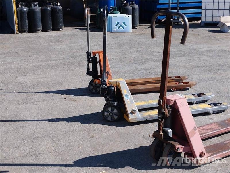  Quantity of (3) Pallet Jack Ръчно водими