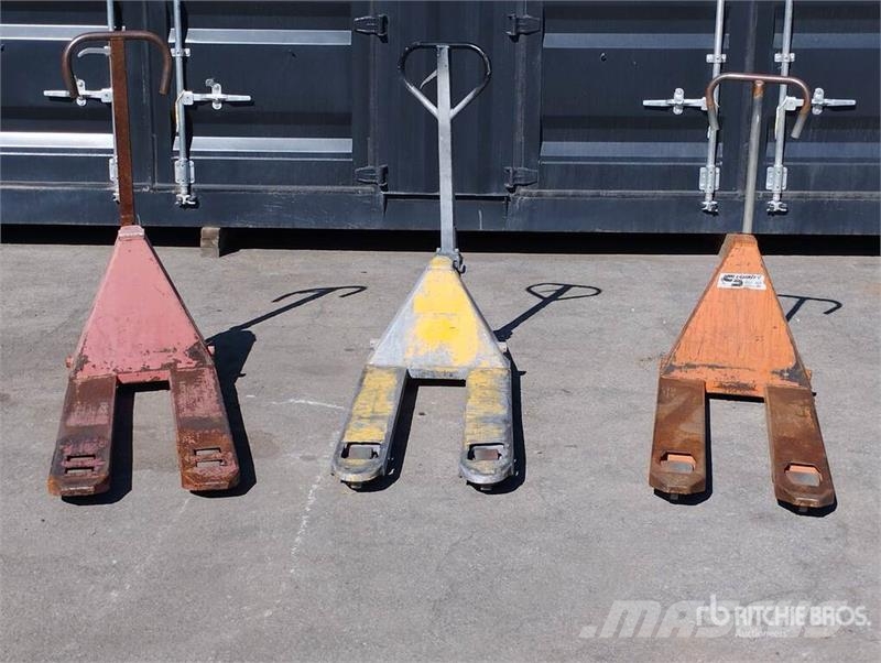  Quantity of (3) Pallet Jack Ръчно водими