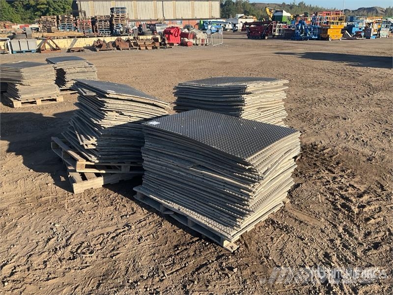  Quantity of (3) Pallets of Ground Protection Mat Sonstige Landmaschinen