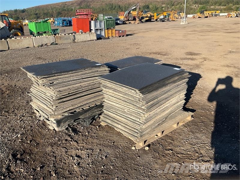  Quantity of (3) Pallets of Ground Protection Mat Sonstige Landmaschinen