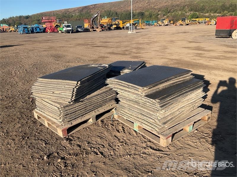  Quantity of (3) Pallets of Ground Protection Mat Sonstige Landmaschinen