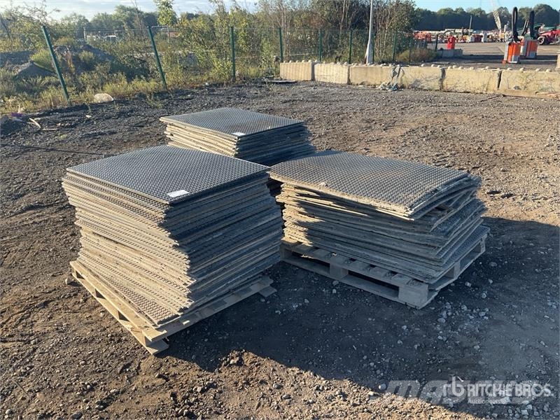  Quantity of (3) Pallets of Ground Protection Mat Sonstige Landmaschinen