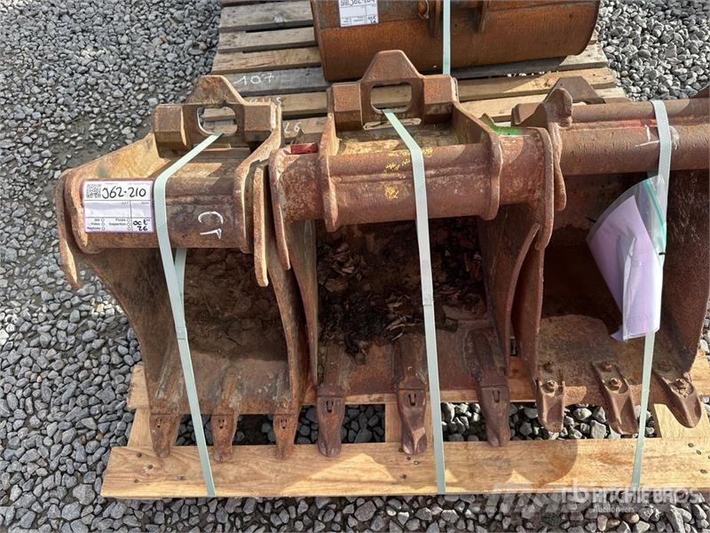 Quantity of (3) Q/C Digging Excavator Bucket Kašike / Korpe