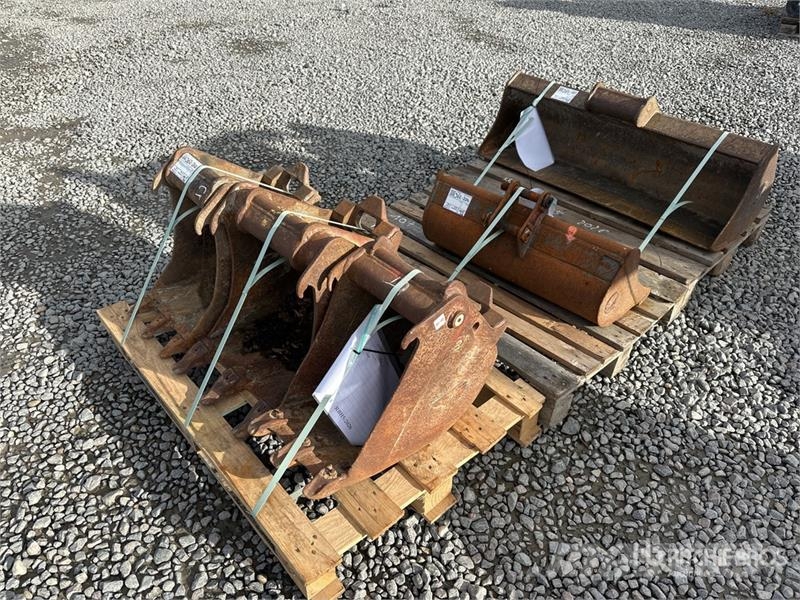 Quantity of (3) Q/C Digging Excavator Bucket Kašike / Korpe