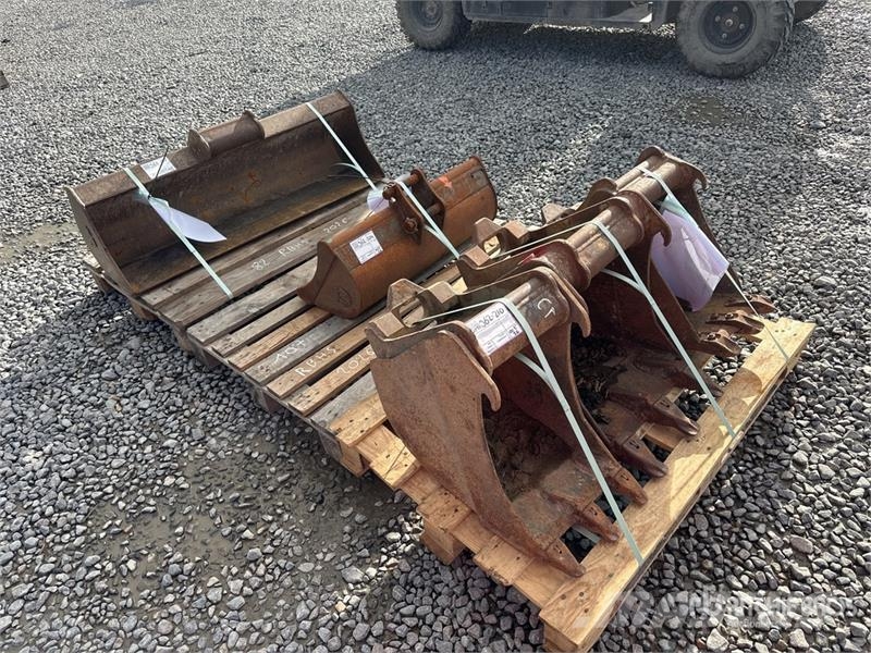 Quantity of (3) Q/C Digging Excavator Bucket Kašike / Korpe