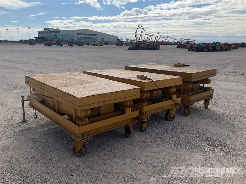  Quantity of (3) Scissor Lift رافعات مقصية الشكل