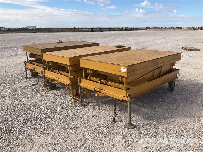  Quantity of (3) Scissor Lift رافعات مقصية الشكل
