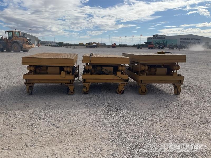  Quantity of (3) Scissor Lift رافعات مقصية الشكل