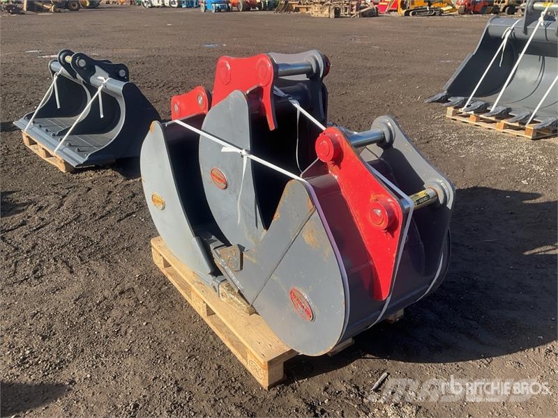  Quantity of (3) Strickland Digging Excavator Bucke دلاء