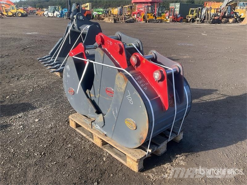 Quantity of (3) Strickland Digging Excavator Bucke دلاء