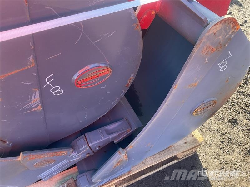  Quantity of (3) Strickland Digging Excavator Bucke دلاء