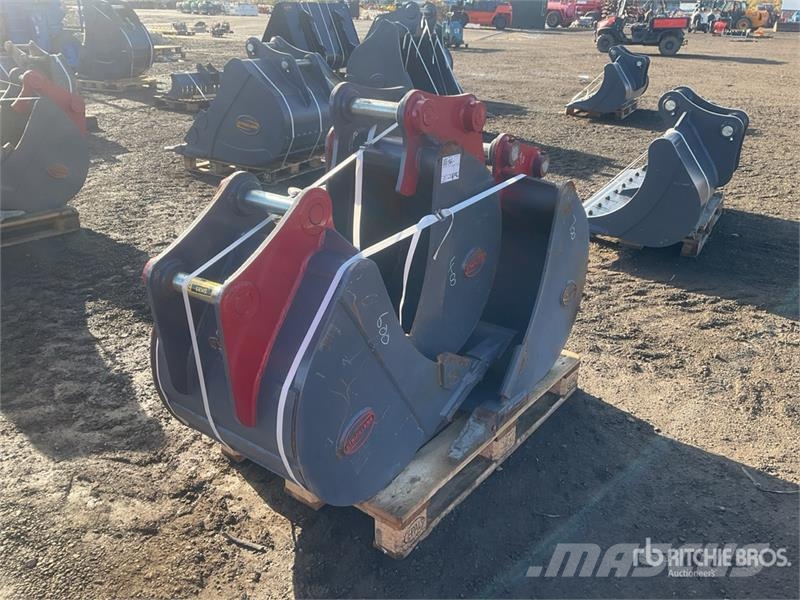  Quantity of (3) Strickland Digging Excavator Bucke دلاء