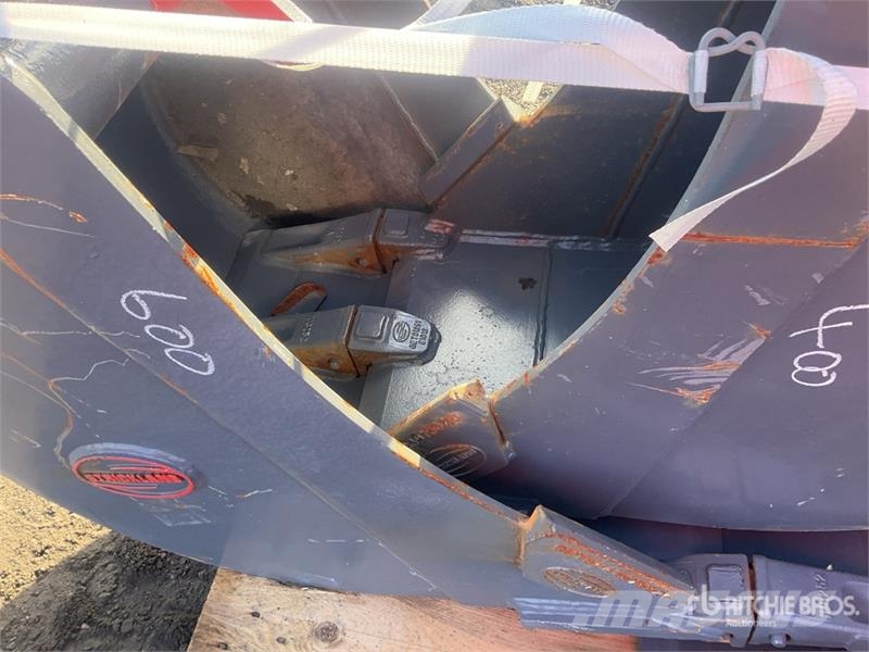  Quantity of (3) Strickland Digging Excavator Bucke دلاء