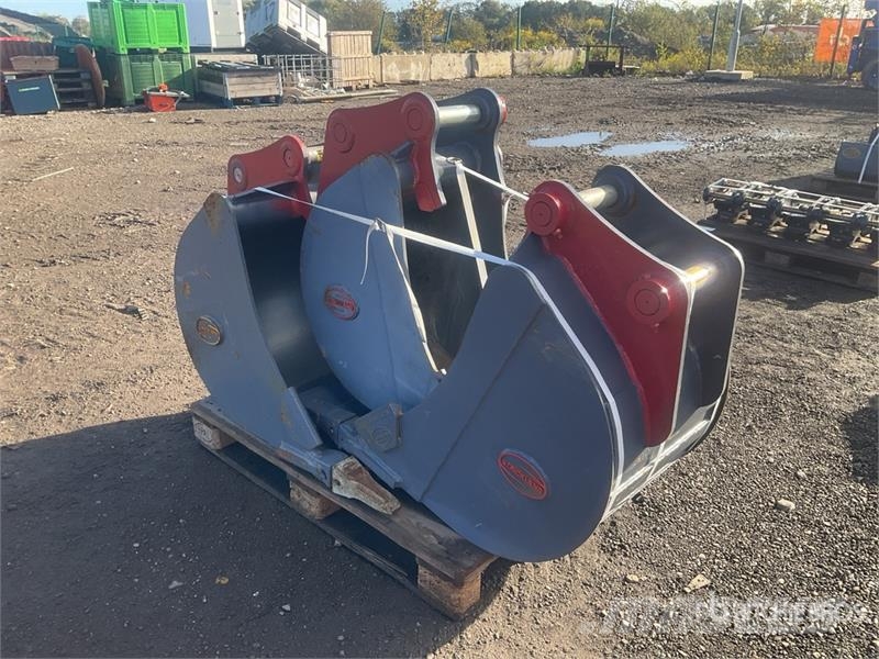Quantity of (3) Strickland Digging Excavator Bucke دلاء