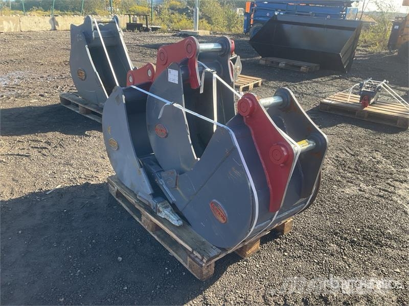 Quantity of (3) Strickland Digging Excavator Bucke دلاء